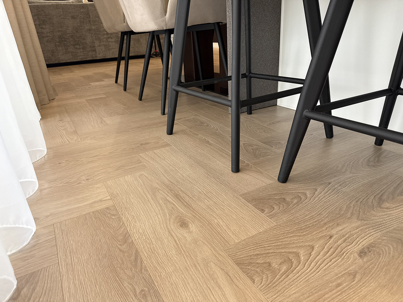 минерально-каменный ламинат Stone Floor в формате елочки